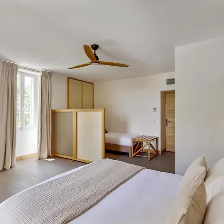 Bed & Breakfast Logis De Valandraud 5*