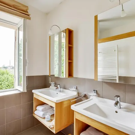 Le Logis De Valandraud 5*