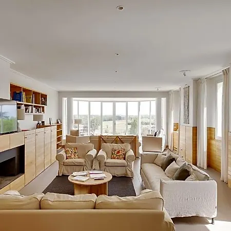 Bed & Breakfast Logis De Valandraud 5*