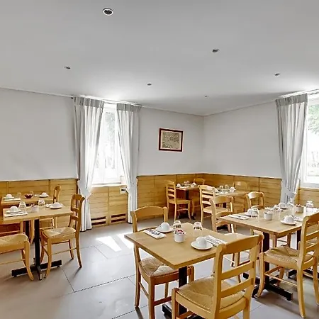 Bed & Breakfast Logis De Valandraud 5*