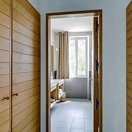Logis De Valandraud Bed & Breakfast
