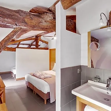 Bed & Breakfast Logis De Valandraud 5*