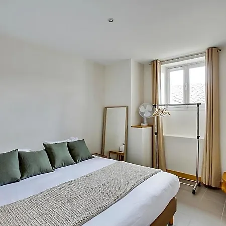 Bed & Breakfast Logis De Valandraud 5*