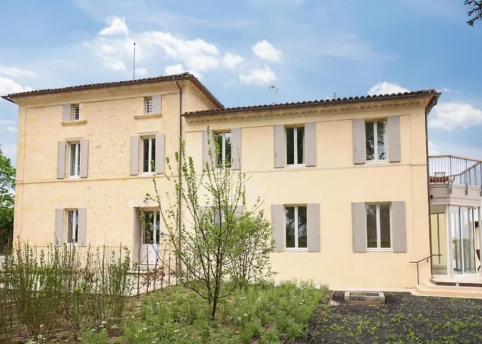 Logis De Valandraud Bed & Breakfast