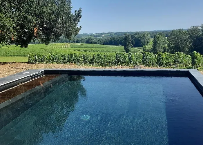 Alojamento de Acomodação e Pequeno-almoço Logis De Valandraud 5*